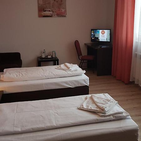Hotelik Kameleon Pokoje Goscinne Явор Экстерьер фото