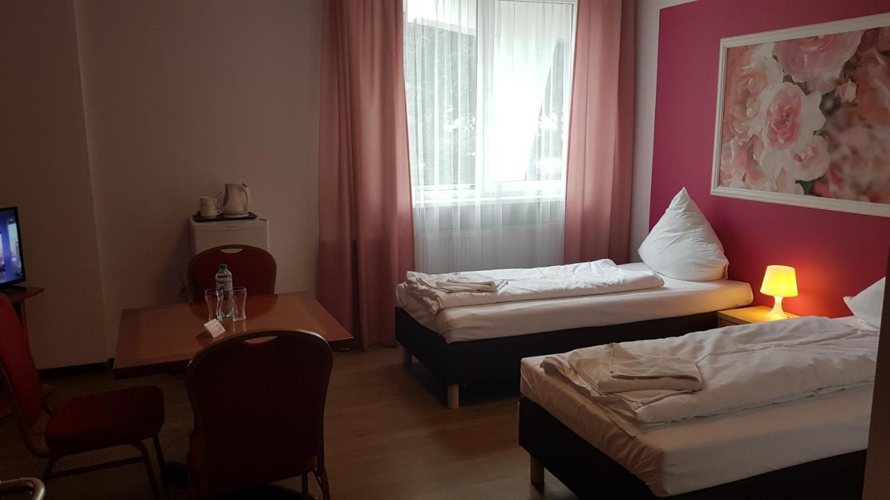 Hotelik Kameleon Pokoje Goscinne Явор Экстерьер фото