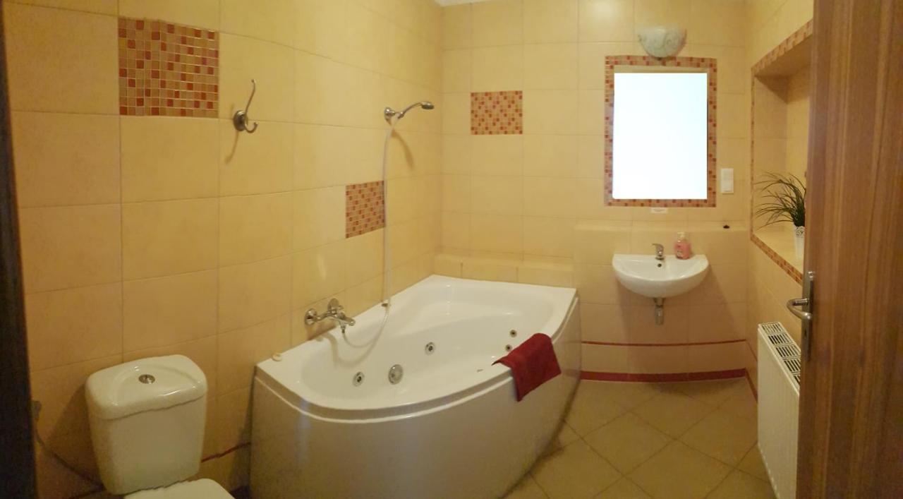 Hotelik Kameleon Pokoje Goscinne Явор Экстерьер фото