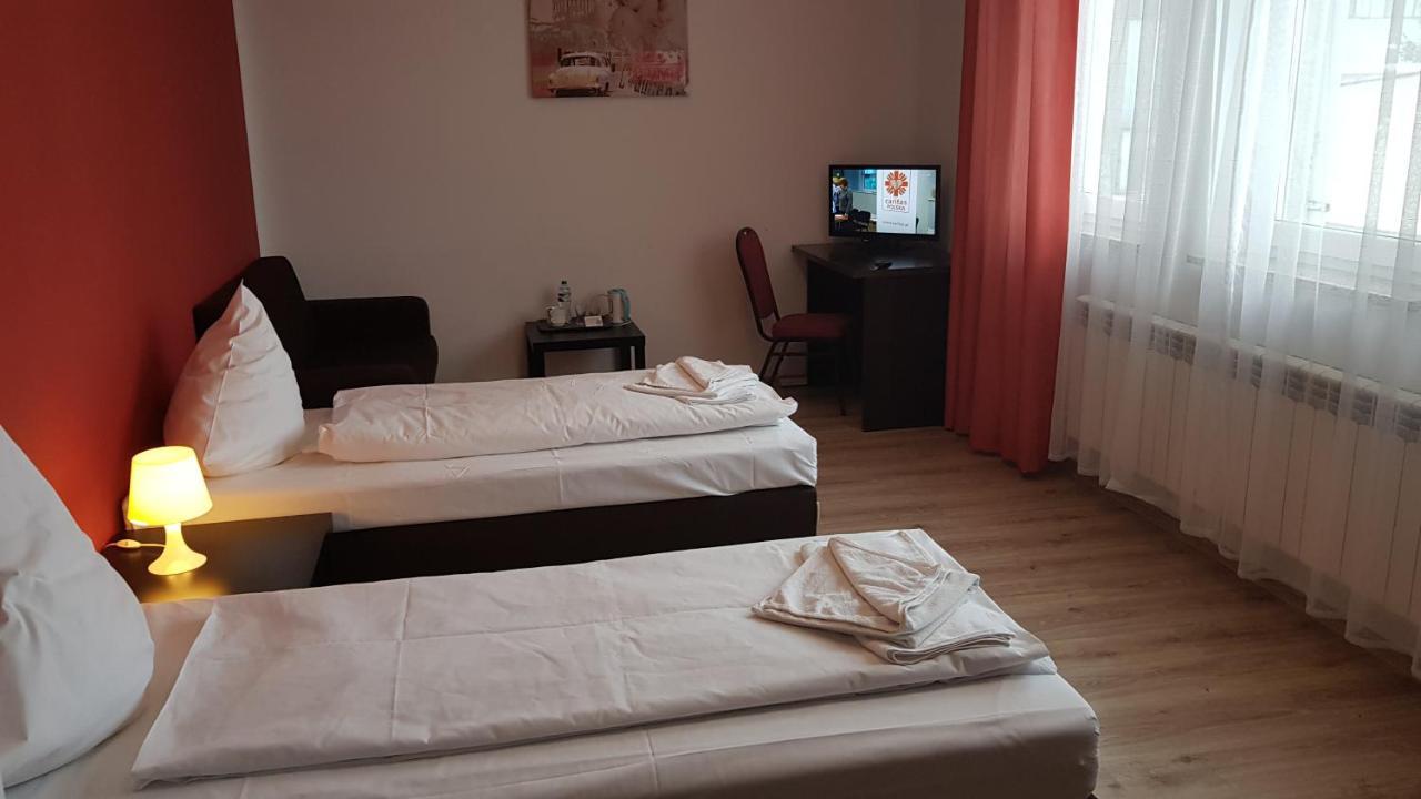 Hotelik Kameleon Pokoje Goscinne Явор Экстерьер фото