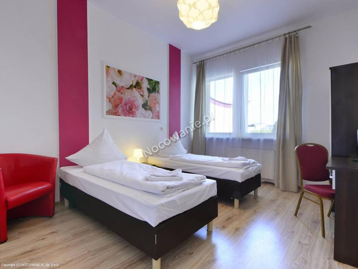 Hotelik Kameleon Pokoje Goscinne Явор Экстерьер фото